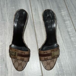 Authentic Gucci kitten heel sandal mules with bow